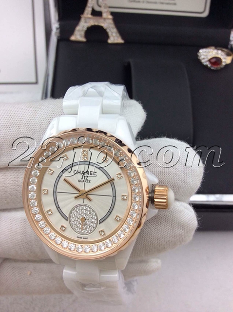 シャネル時計背面デザイン